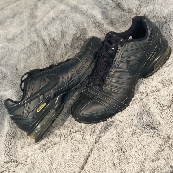 Nike Shoes - Nike Women's Size 8 Airmax90